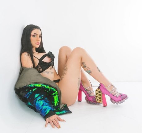 Nagie wyciekłe zdjęcie OnlyFans od Azzy