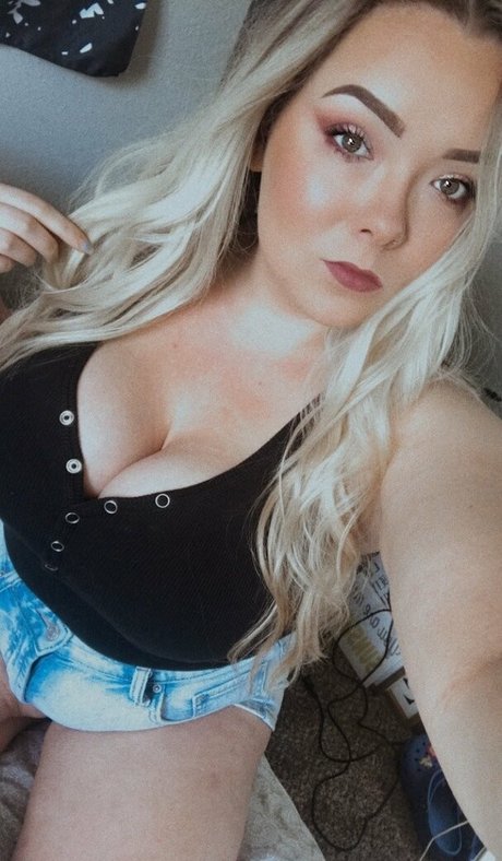 Nagie wyciekłe zdjęcie OnlyFans od Chloenyxxxvip