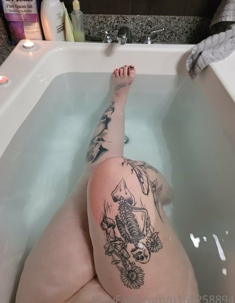 Nagie wyciekłe zdjęcie OnlyFans od Bigbootymandyj1981