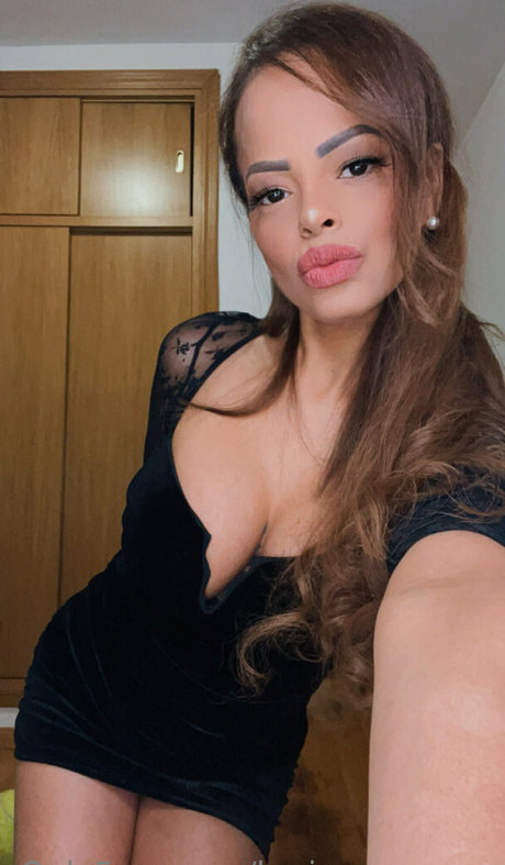 Nagie wyciekłe zdjęcie OnlyFans od Karinaversace