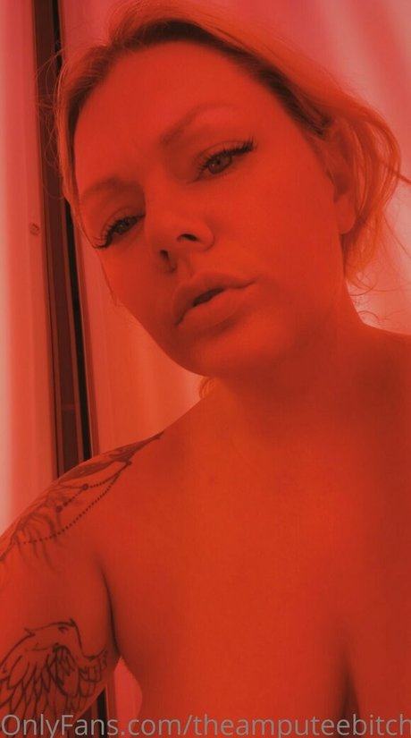 Theamputeebitch