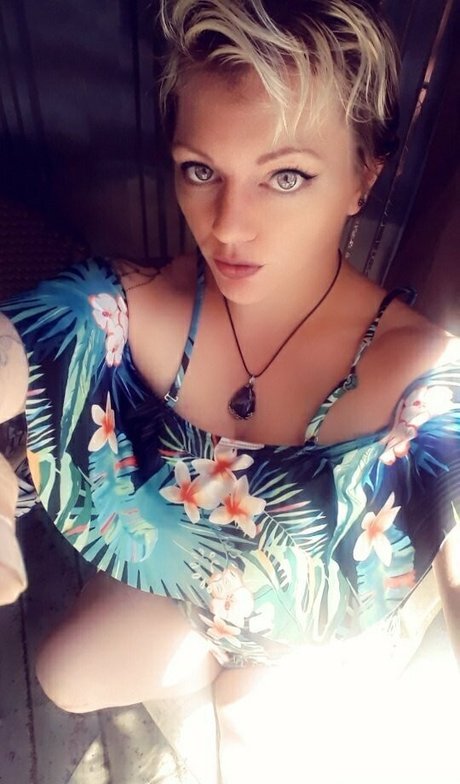 Theamputeebitch