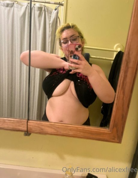Nagie wyciekłe zdjęcie OnlyFans od Alicexfree
