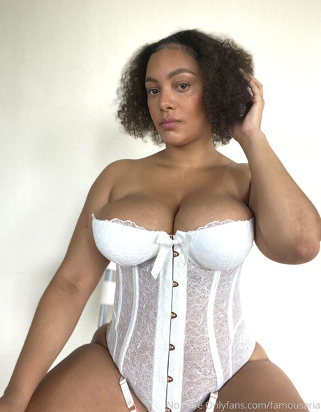 Nagie wyciekłe zdjęcie OnlyFans od Famousaria