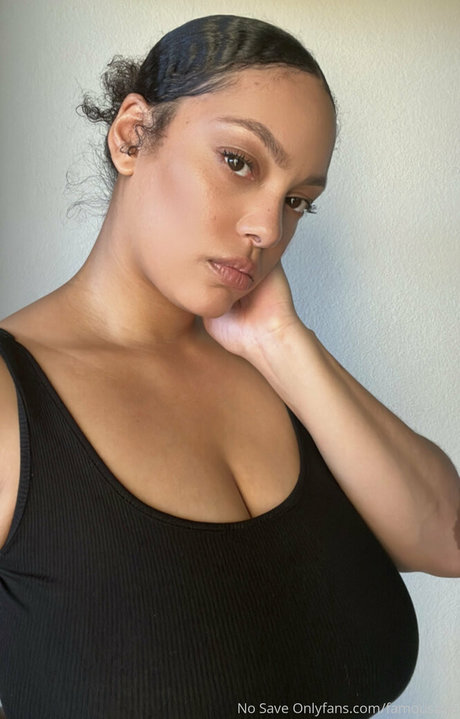 Nagie wyciekłe zdjęcie OnlyFans od Famousaria