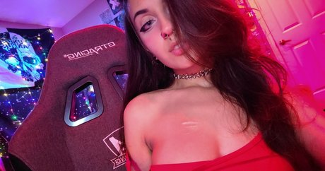 Emostonergorl