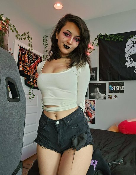 Emostonergorl