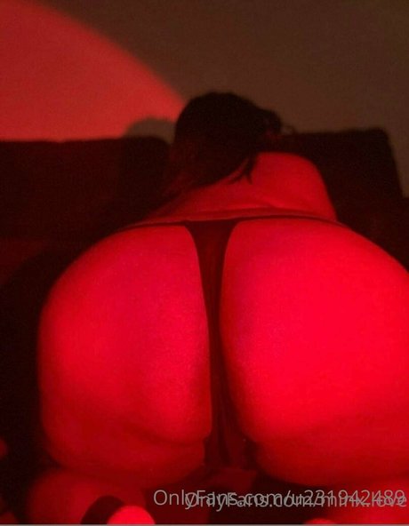 Nagie wyciekłe zdjęcie OnlyFans od Poisonbathfairy