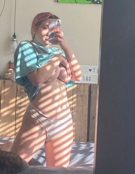 Nagie wyciekłe zdjęcie OnlyFans od Oatmilkmommy