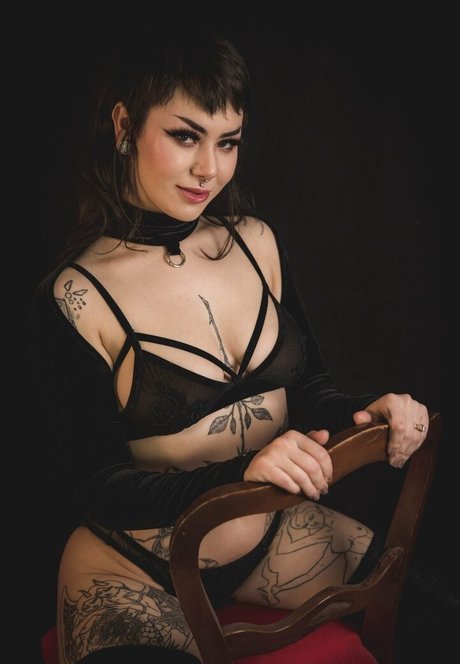 Nagie wyciekłe zdjęcie OnlyFans od Synthiavalentine