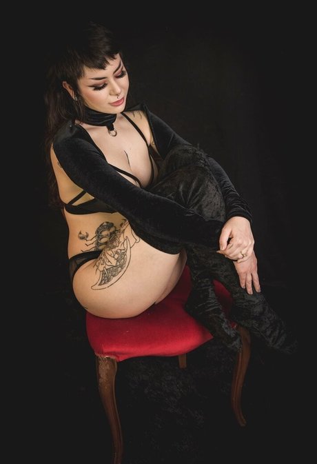 Nagie wyciekłe zdjęcie OnlyFans od Synthiavalentine