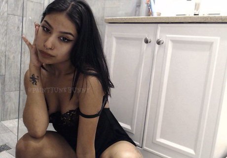 Nagie wyciekłe zdjęcie OnlyFans od Paintjunkbunny