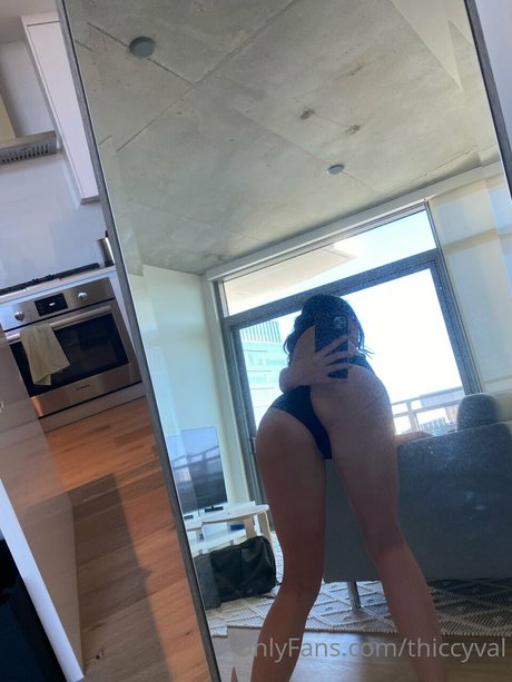 Nagie wyciekłe zdjęcie OnlyFans od Thiccyval