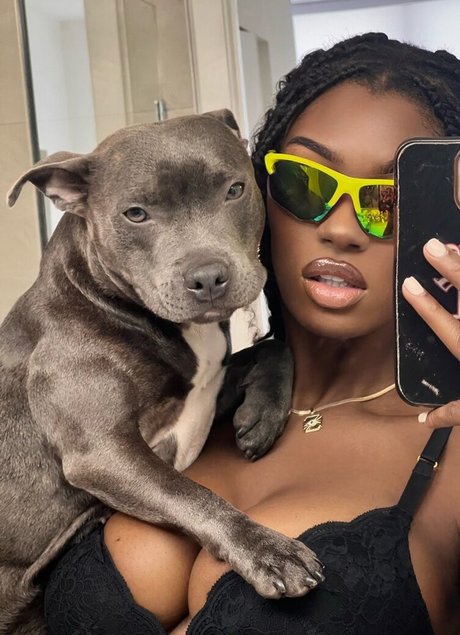 Nagie wyciekłe zdjęcie OnlyFans od Elinda San