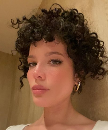 Nagie wyciekłe zdjęcie OnlyFans od Halsey