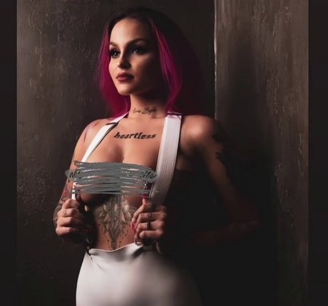 Nagie wyciekłe zdjęcie OnlyFans od Dzsenifer Vajai