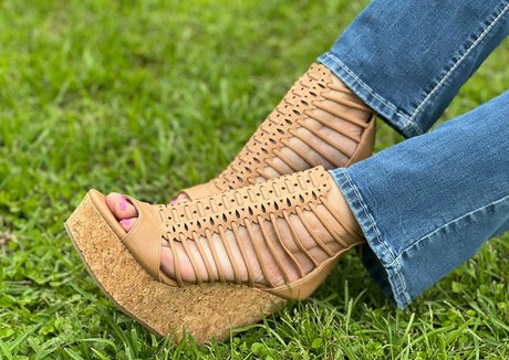 Nagie wyciekłe zdjęcie OnlyFans od Wifeyassandfeet