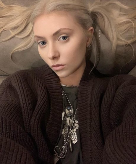 Nagie wyciekłe zdjęcie OnlyFans od Taylor Momsen