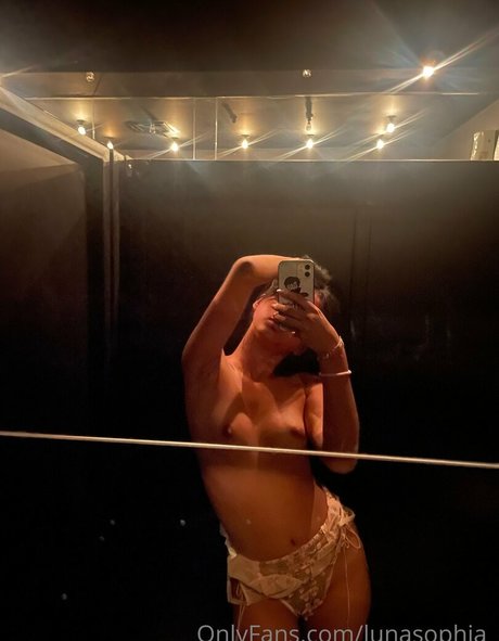 Nagie wyciekłe zdjęcie OnlyFans od Lunasophia