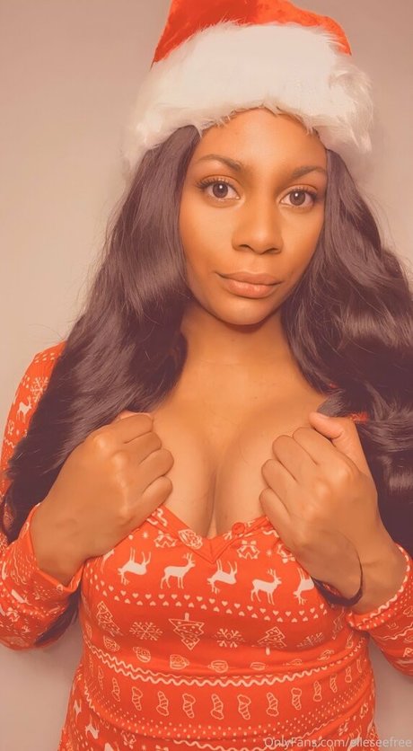 Nagie wyciekłe zdjęcie OnlyFans od Elleseefree