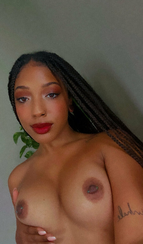Nagie wyciekłe zdjęcie OnlyFans od Coochiecream