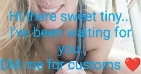 Anna_feet_crush_vore