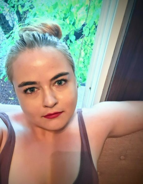 Nagie wyciekłe zdjęcie OnlyFans od Chloelovesattention