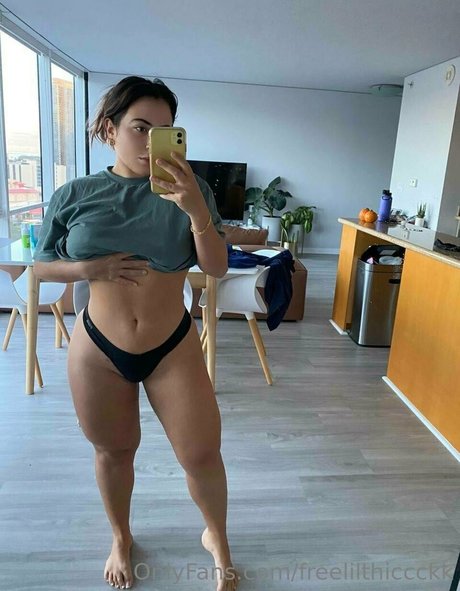 Nagie wyciekłe zdjęcie OnlyFans od Freelilthiccckk