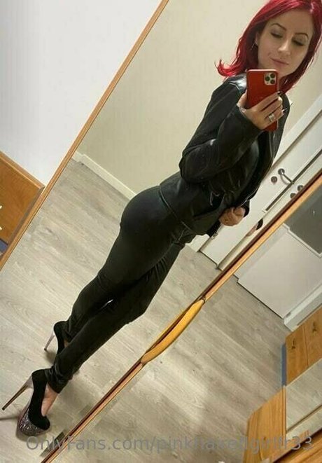 Pinkhairedgirlfr33