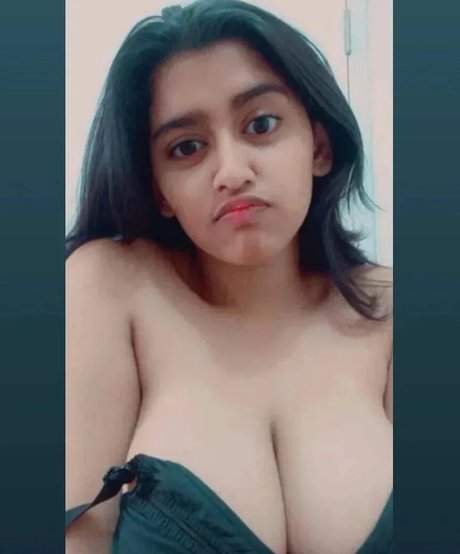 Nagie wyciekłe zdjęcie OnlyFans od Sanjana Saba