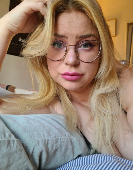 Nagie wyciekłe zdjęcie OnlyFans od Glitterbabeprincess