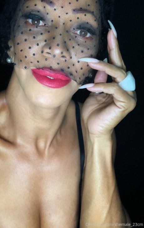 Nagie wyciekłe zdjęcie OnlyFans od Shemale23cm
