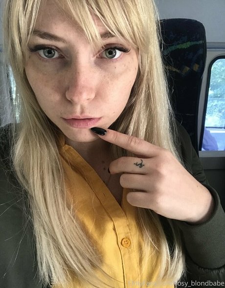 Nagie wyciekłe zdjęcie OnlyFans od Rosyblondbabe