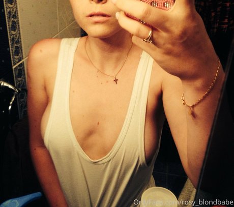 Nagie wyciekłe zdjęcie OnlyFans od Rosyblondbabe
