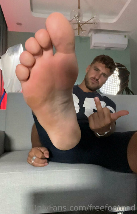 Freefootgod