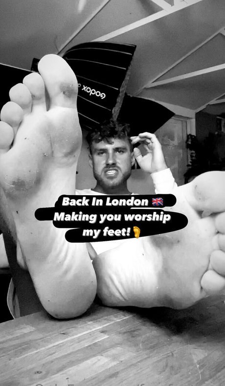 Freefootgod