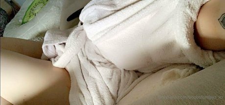 Boobsfordayzxo