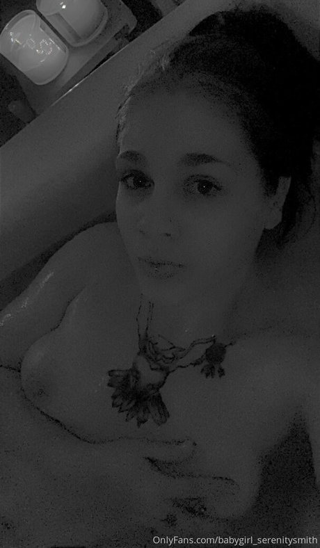 Nagie wyciekłe zdjęcie OnlyFans od Serenitysapphire808