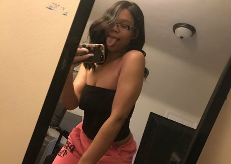 Nagie wyciekłe zdjęcie OnlyFans od Plumtheprincess