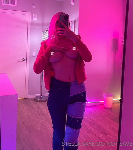 Nagie wyciekłe zdjęcie OnlyFans od Girlfriendstellaskye