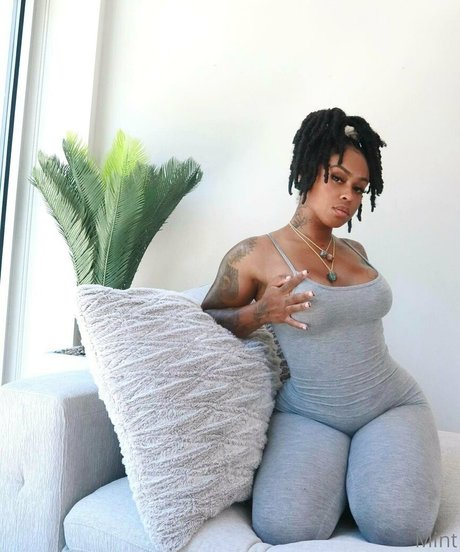 Therealbombshell_mint