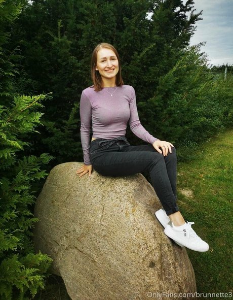 Brunnette3