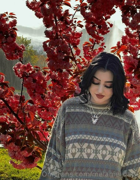 Melanie_dark