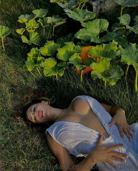 Nagie wyciekłe zdjęcie OnlyFans od Abroadwithmila