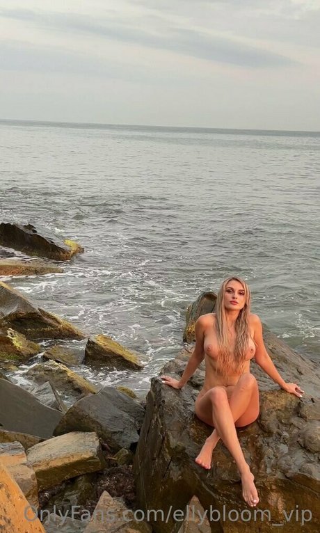 Nagie wyciekłe zdjęcie OnlyFans od Ellybloomvip