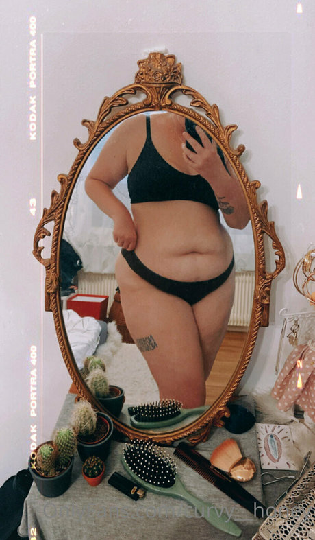 Nagie wyciekłe zdjęcie OnlyFans od Curvyhoney
