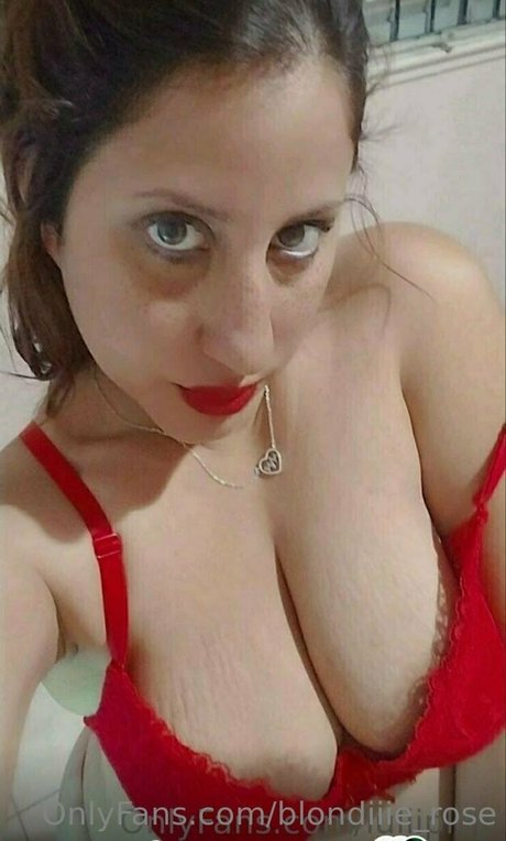Nagie wyciekłe zdjęcie OnlyFans od Blondiiierose