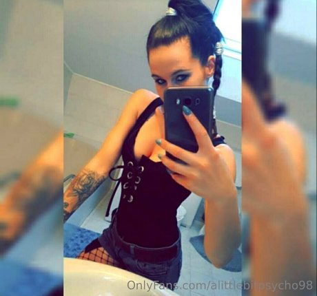 Nagie wyciekłe zdjęcie OnlyFans od Alittlebitpsycho98