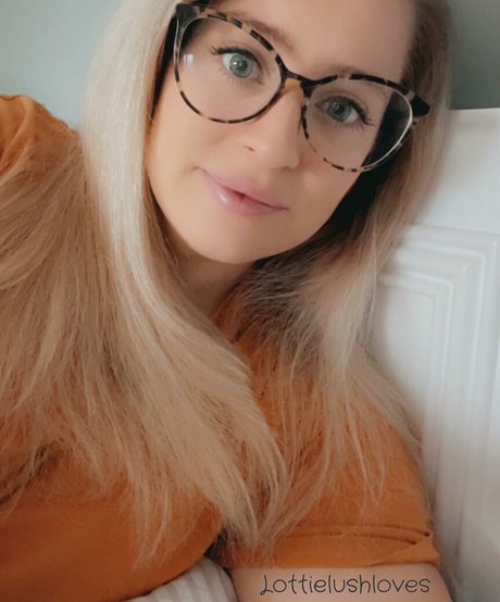 Nagie wyciekłe zdjęcie OnlyFans od Lottielushloves