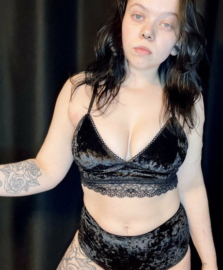 Nagie wyciekłe zdjęcie OnlyFans od Smokewitch13